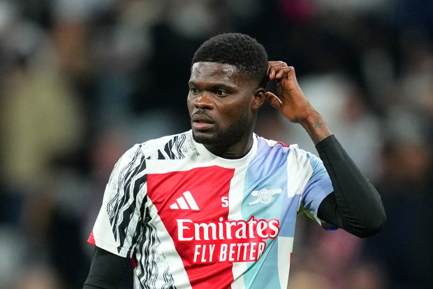 thomas-partey-arsenal-looks-warms-987760204